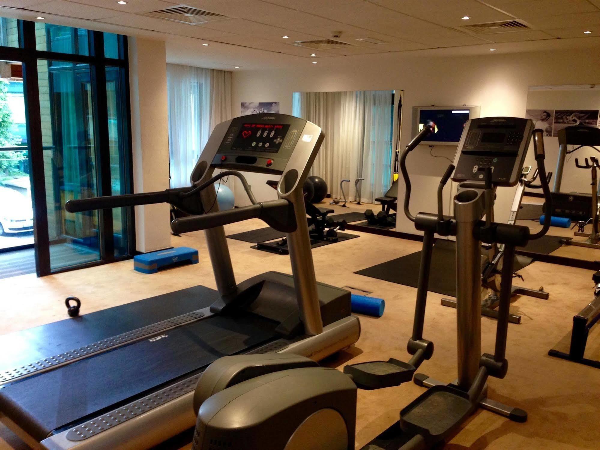 The Beacon Hotel Sandyford Bagian luar foto