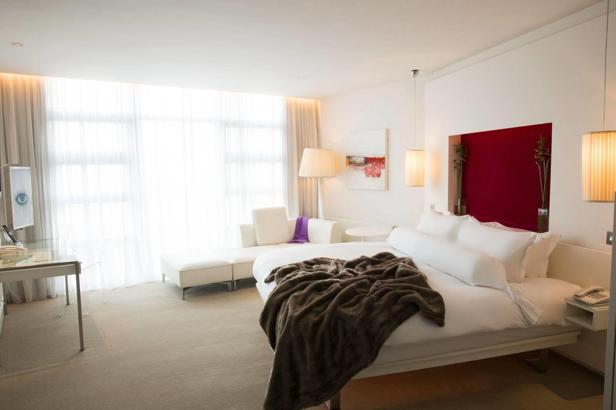 The Beacon Hotel Sandyford Bagian luar foto