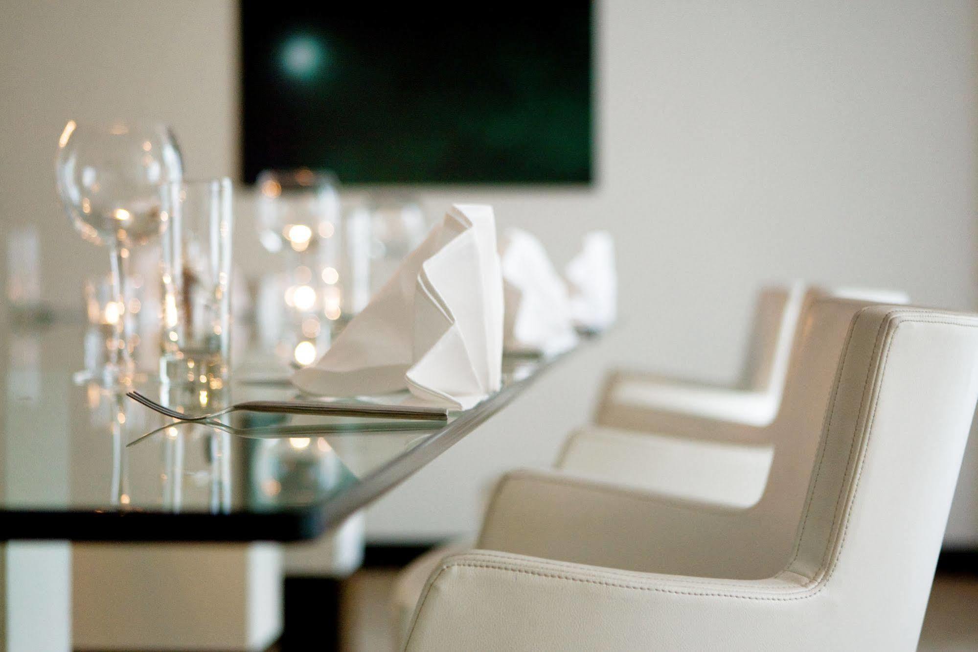 The Beacon Hotel Sandyford Bagian luar foto
